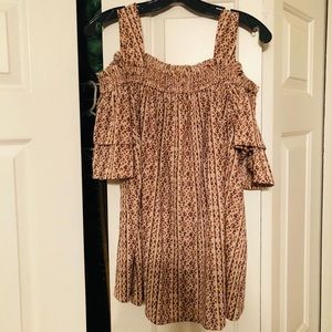 Super cute Chico’s size 2 top, very flattering